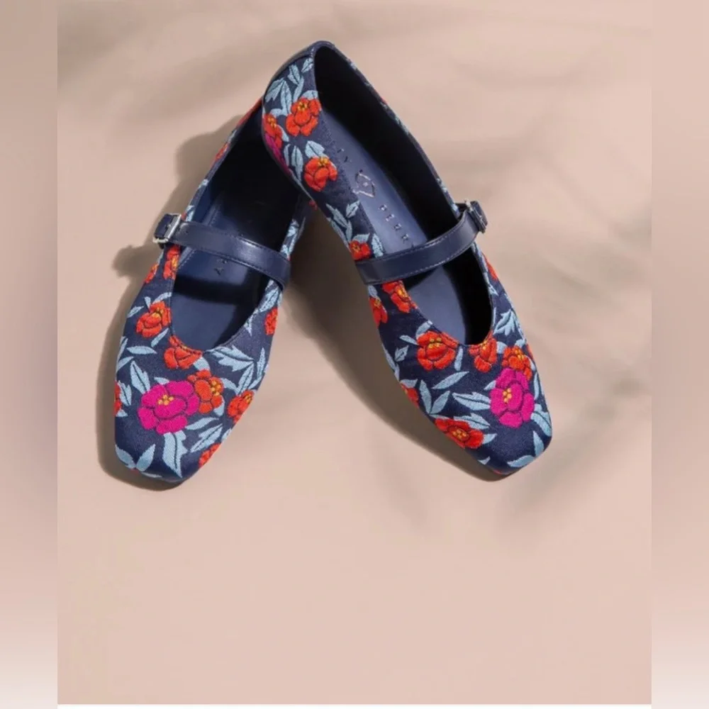 NWOT The Evie Mary Jane in Bright Floral Brocade by Katy Perry - Picture 2 of 3